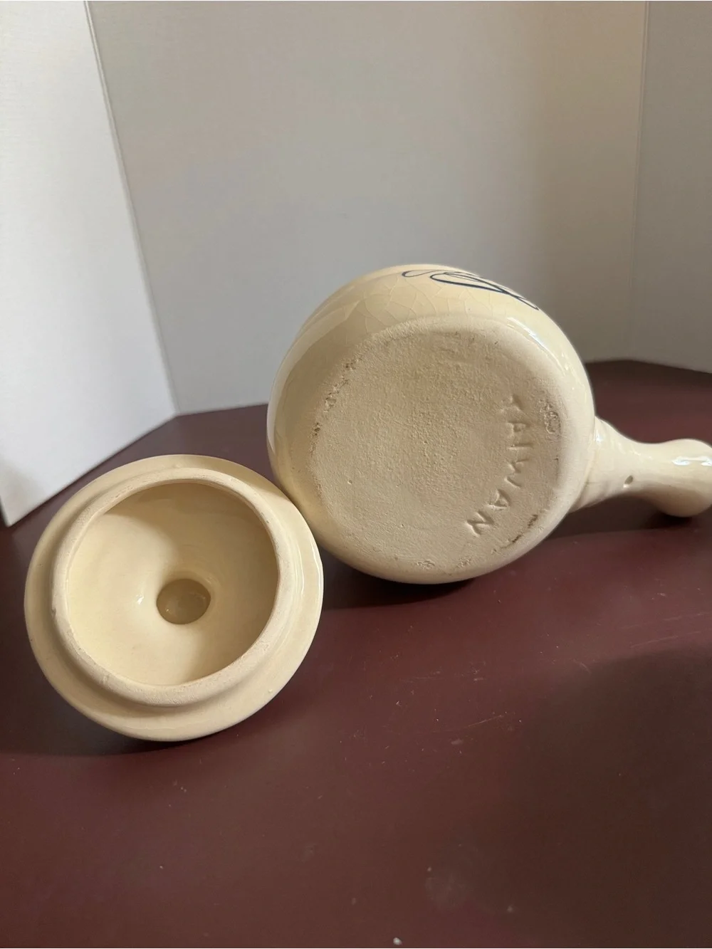 Cream and blue  'Onion' Stoneware  French Soup Bowls with Lids - Set of 4